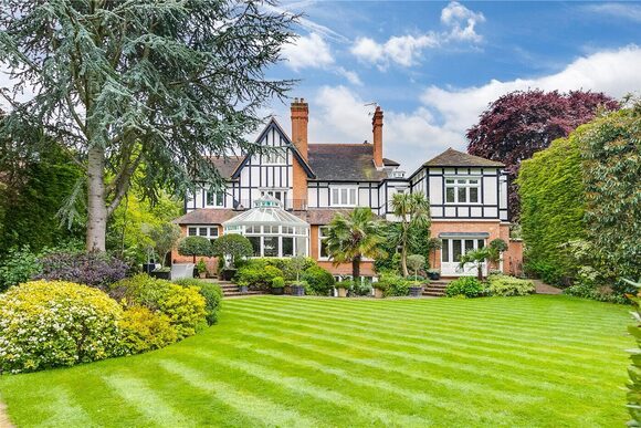 Heathview Gardens, London, SW15