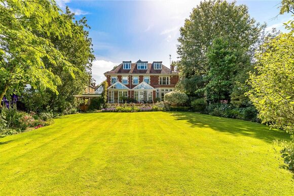 Genoa Avenue, London, SW15
