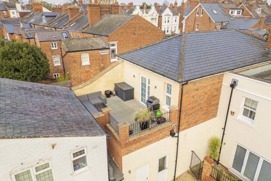 Mid Aeriel Roof Terr
