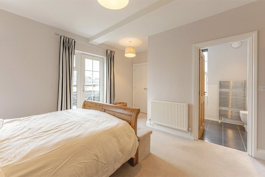 Bedroom 2 En & Terr