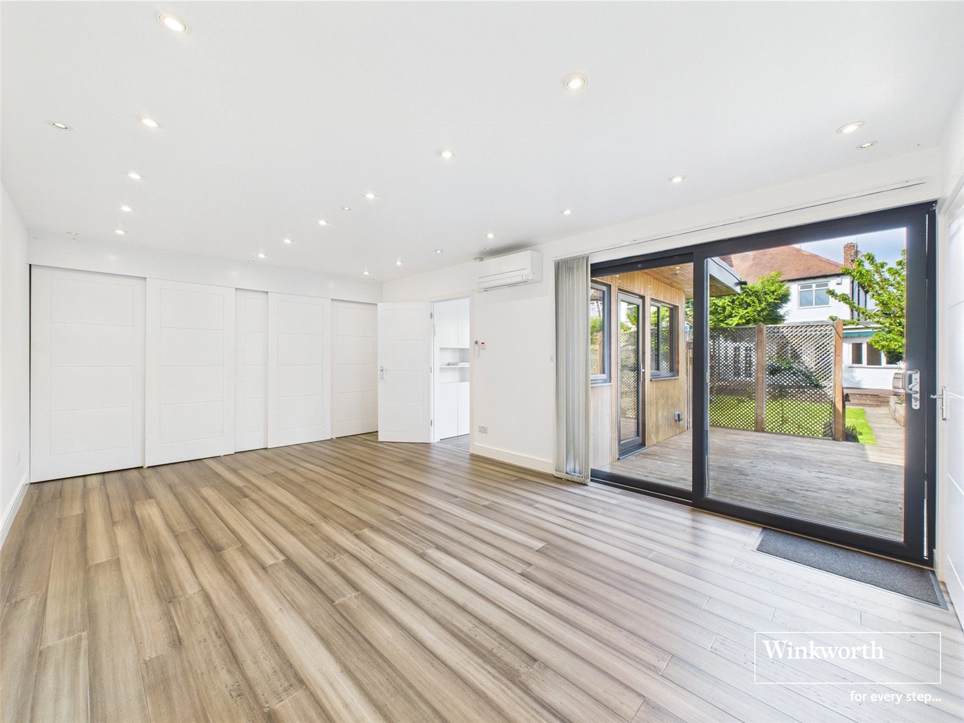 Kitchen / Lounge