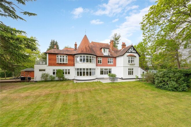 Lyne Crossing Road, Lyne, KT16