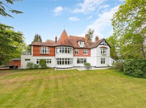 Lyne Crossing Road, Lyne, KT16