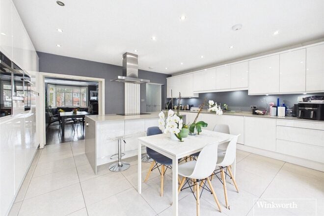 Farm Road, Edgware, HA8