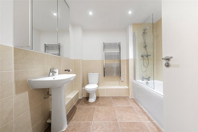 High Street, London, TW8