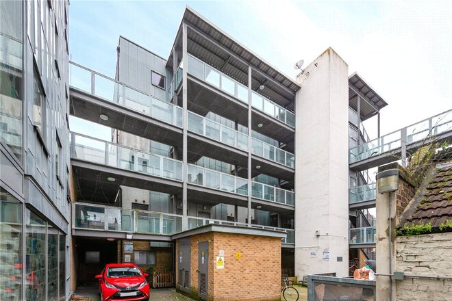 New Cross Road, London, SE14