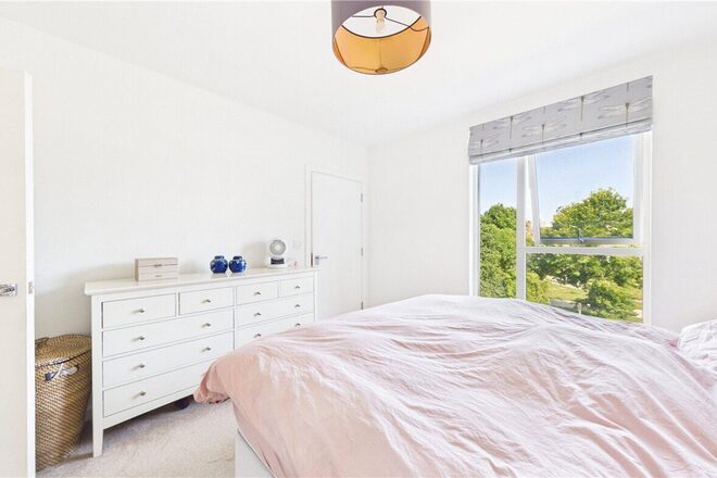 Bollo Bridge Road, London, W3