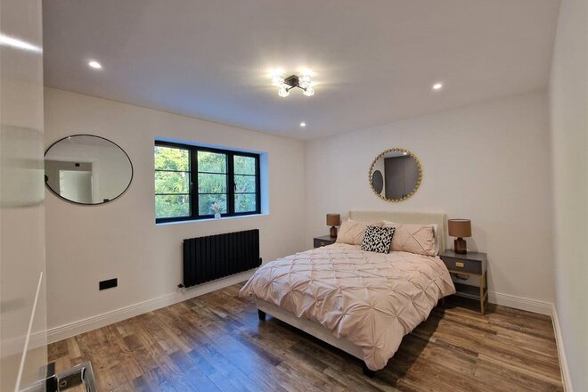 Wellington Avenue, Surrey, GU25