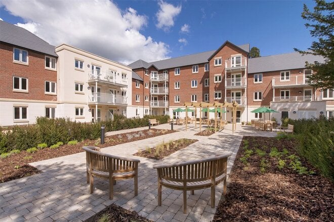 Bath Road, Wiltshire, SN10
