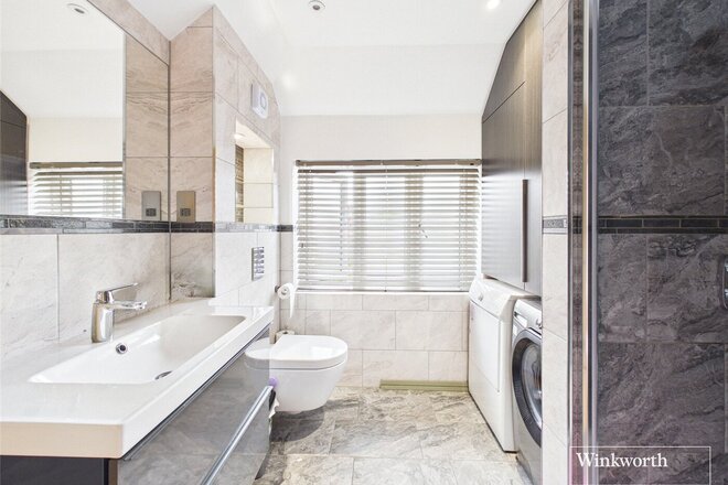 Edgwarebury Lane, Edgware, HA8