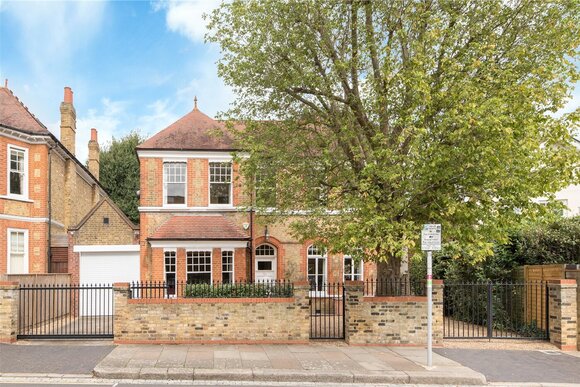Howards Lane, London, SW15