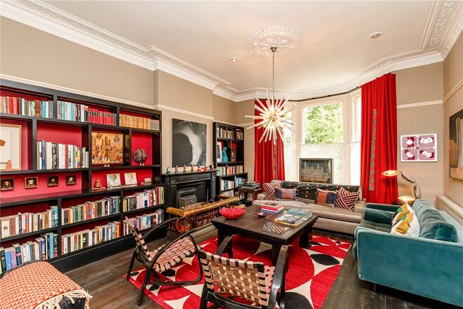Avenue Crescent, London, W3