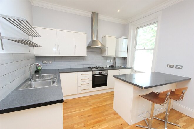 Marine Avenue, Essex, SS0