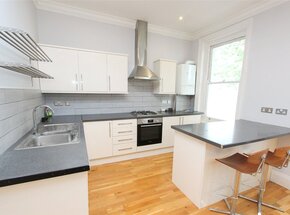 Marine Avenue, Essex, SS0