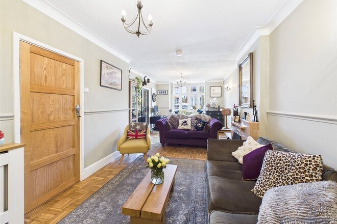 Bond Road, Surbiton, KT6