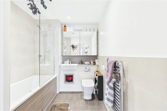 Bollo Bridge Road, London, W3