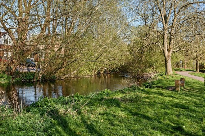 Walton Way, Berkshire, RG14