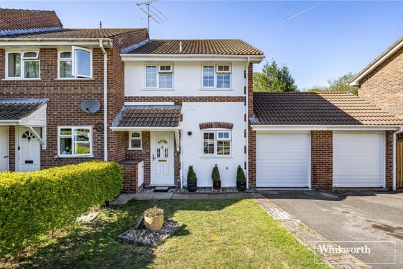 Hawkesworth Drive, Surrey, GU19