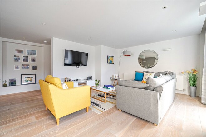 Ailesbury Court, Marlborough, SN8