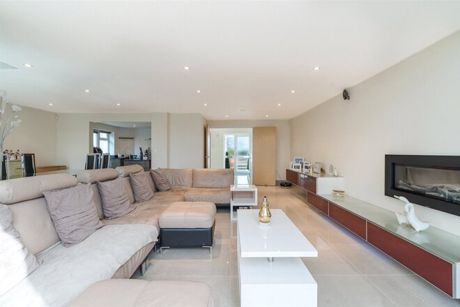 Corfe View Road, Wimborne, BH21