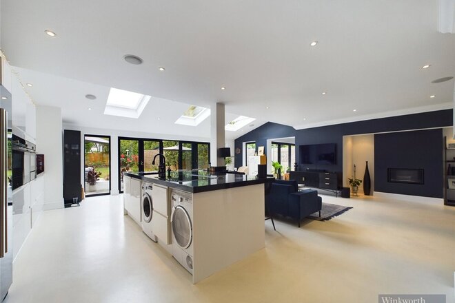 Cranes Drive, Surbiton, KT5