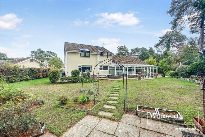 Old Pines Close, Dorset, BH22