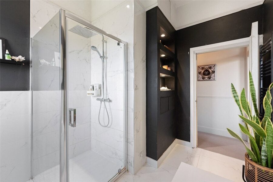 Family Bathroom 2
