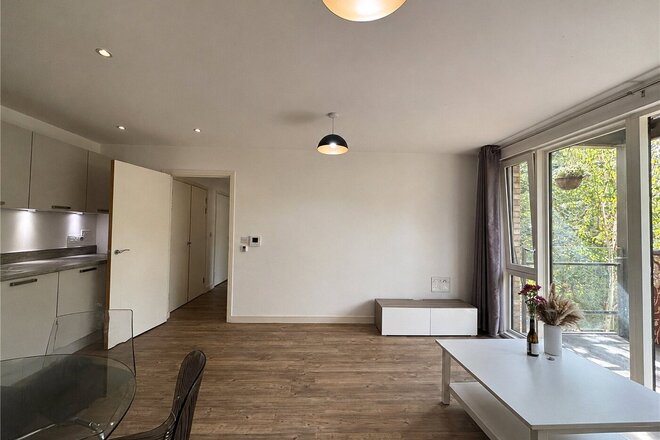 Blondin Way, London, SE16