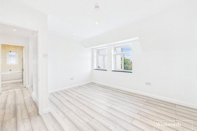 Sturgess Avenue, London, NW4