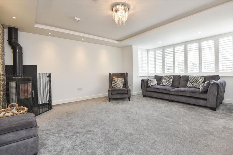 A LIVING ROOM.JPG