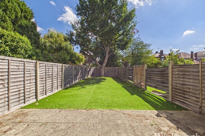 Livens Court, Ealing, W13