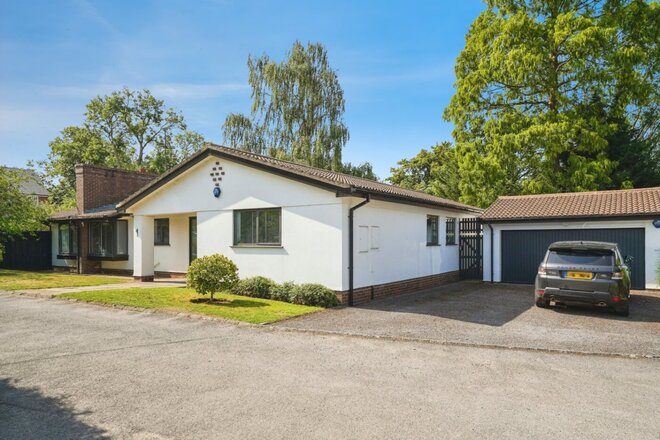 Silverthorn Close, Gloucestershire, GL53