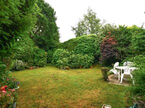 Barkhart Gardens, Berkshire, RG40