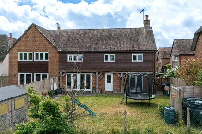 8 The Old Barnyard, Rushall, SN9