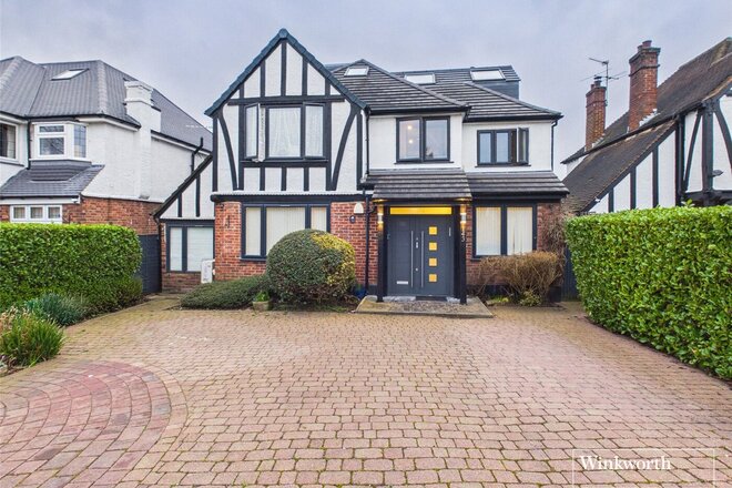 Edgwarebury Lane, Edgware, HA8