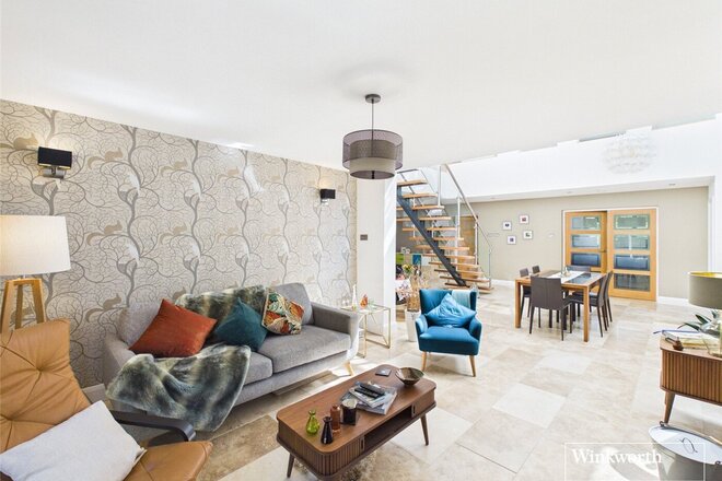 Newbury Road, Thatcham, RG19