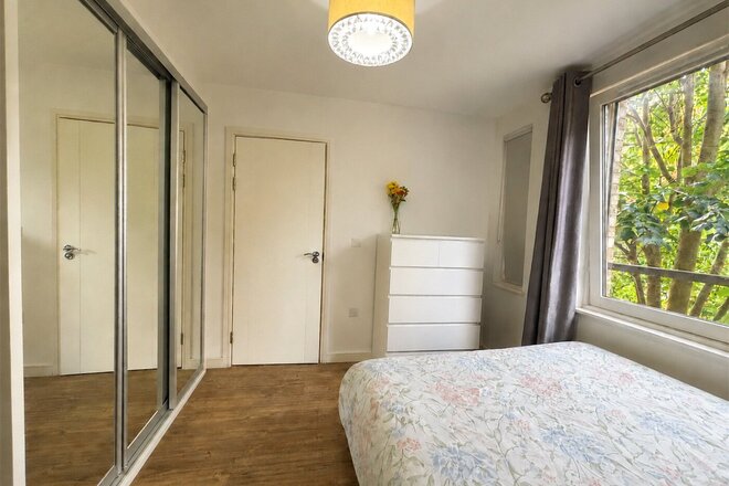 Blondin Way, London, SE16