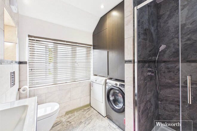 Edgwarebury Lane, Edgware, HA8