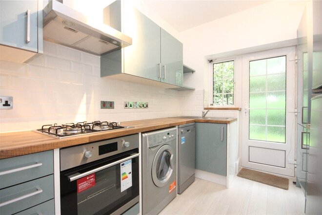 Gloucester Court, Kew Gardens, TW9
