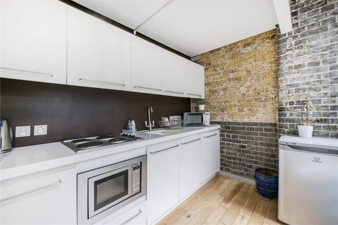 Gowers Walk, London, E1