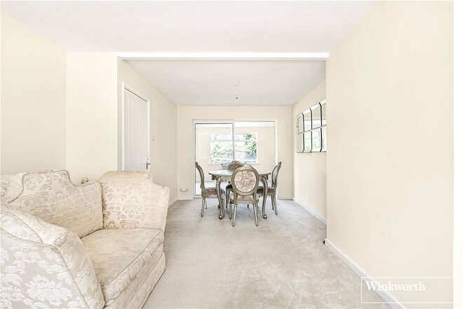 Cedar Close, Surrey, GU19