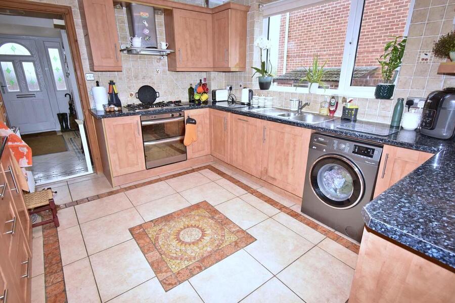 A KITCHEN 2.JPG