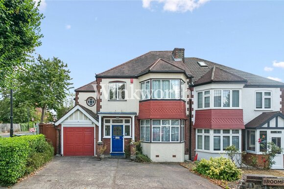Broomfield Avenue, London, N13