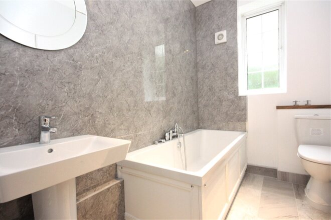 Gloucester Court, Kew Gardens, TW9
