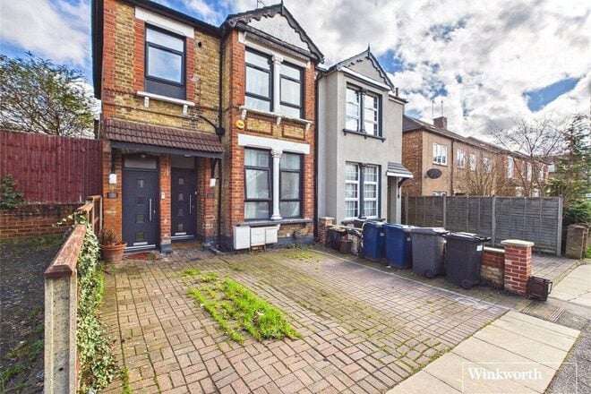 First Avenue, London, NW4