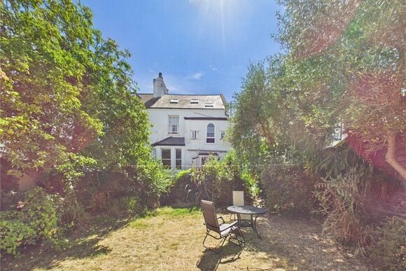 Mont Le Grand, Devon, EX1