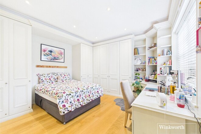 Turnberry Close, London, NW4