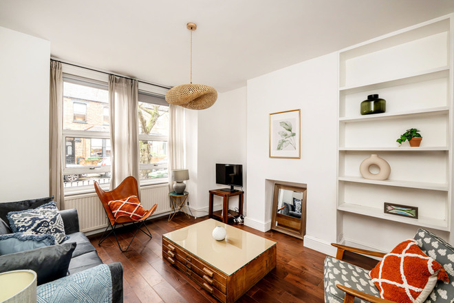 Holberton Gardens, London, NW10