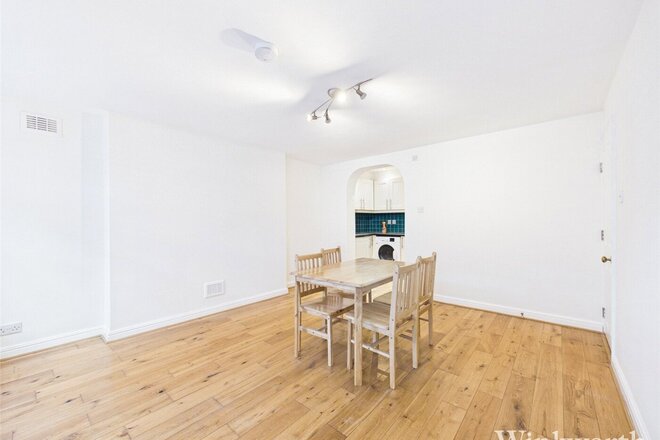 Acacia Road, London, W3