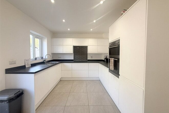 Yeo Crescent, Devon, EX17